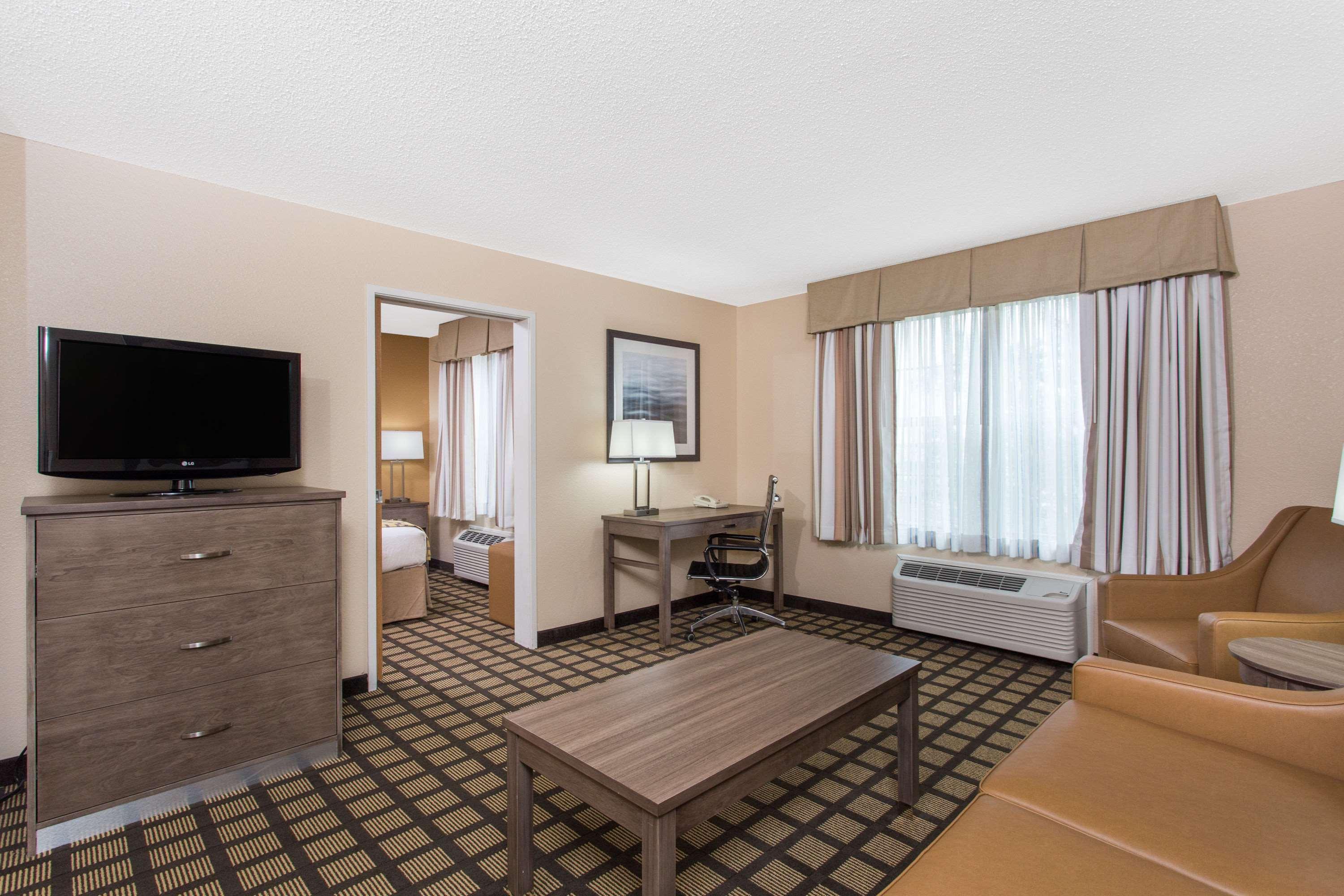 Baymont By Wyndham Plymouth Hotel Buitenkant foto